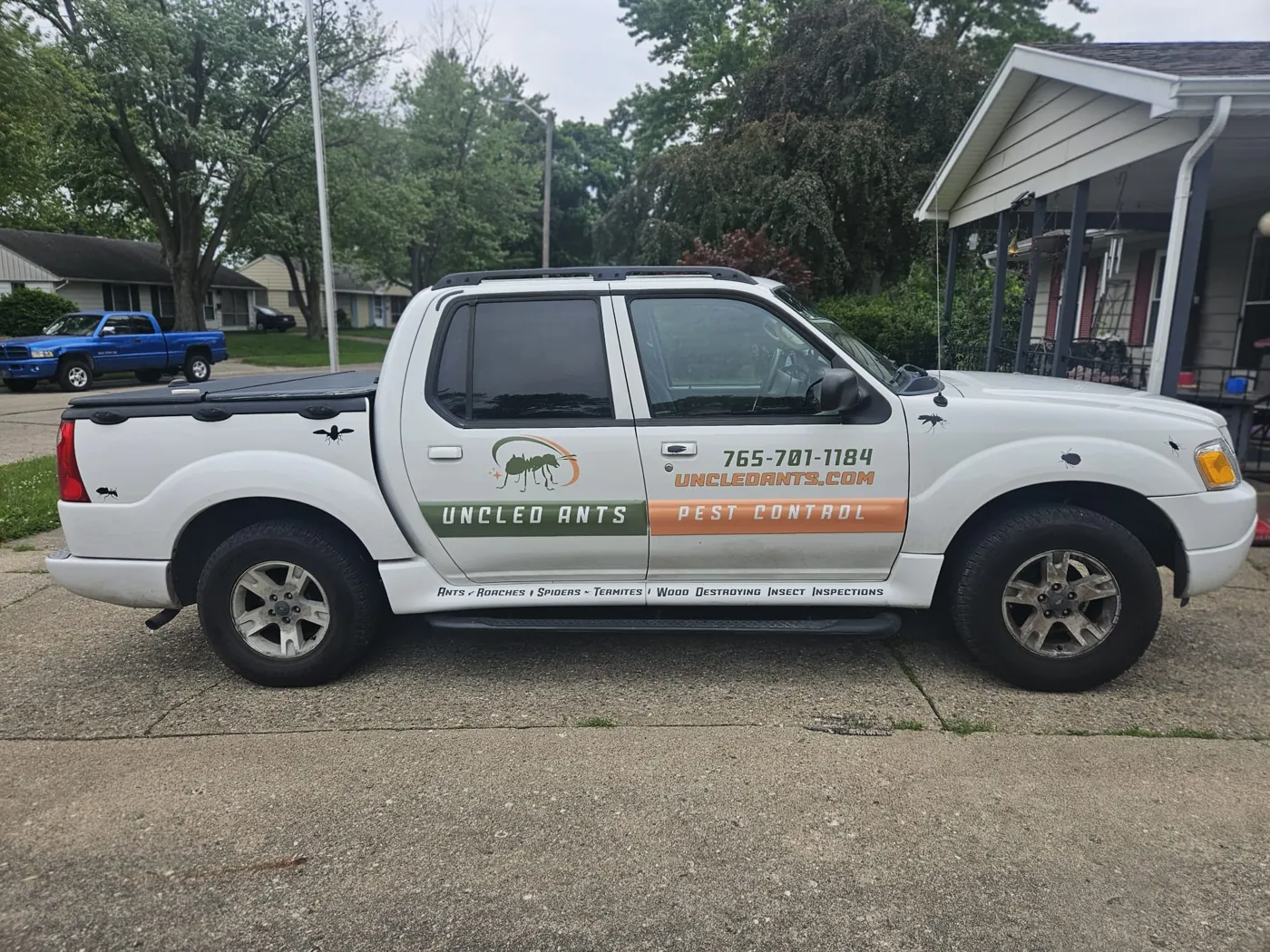 Uncled Ants Pest Control service truck